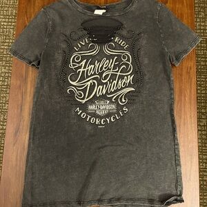 Medium Harley Davidson Grunge T-Shirt gray with gold lettering Wichita Kansas